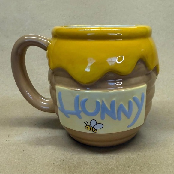Winnie the Pooh sculpted honey hive  Mug - Picture 7 of 8